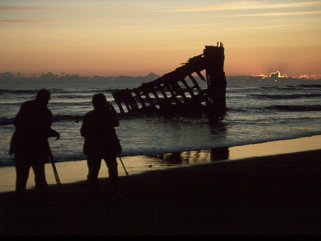 023 Old shipwreck at Ft Stevens.jpg